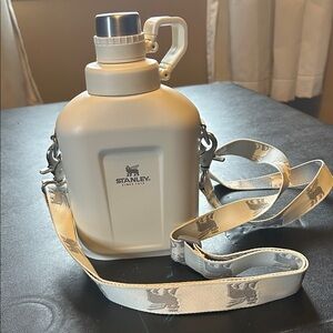 Stanley Cream Insulated Canteen with Logo Strap